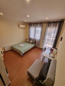 Postel nebo postele na pokoji v ubytování Astro Studio Apartments