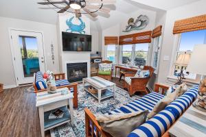 Gallery image of Soundside, Canal Front! Water views!, 4x535, The 4x4 Leaf Clover in Knotts Island