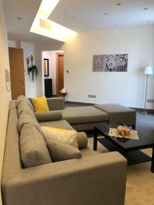 Posezení v ubytování Luxury 1 BR Apt DAMAC Abdali