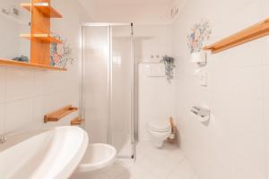 Ένα μπάνιο στο Comano Vacanze Appartamenti +55 φωτογραφίες