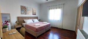 Кровать или кровати в номере Penelope's House