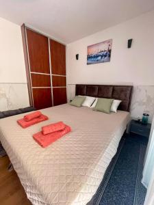 Postel nebo postele na pokoji v ubytování Apartment Rafailovici