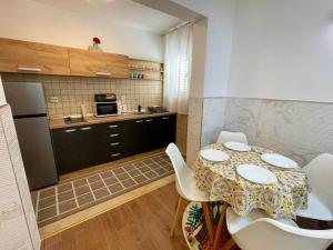 Kuchyň nebo kuchyňský kout v ubytování Apartment Rafailovici