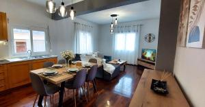 Телевизор и/или развлекательный центр в Penelope's House