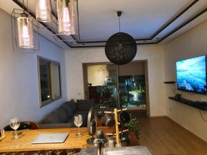 Photo de la galerie de l'établissement Superbe Appartement Vue sur Piscine à Bouznika, à Bouznika