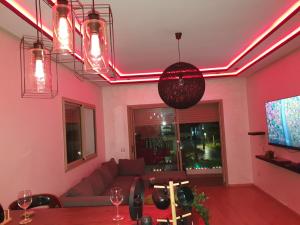 Photo de la galerie de l'établissement Superbe Appartement Vue sur Piscine à Bouznika, à Bouznika