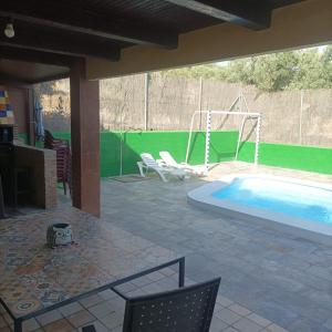 Bazén v ubytování Casa rural “Las Espinosas” nebo v jeho okolí
