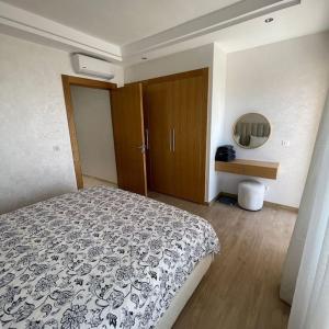 Taghazout Paradise - Duplex Confort - Vue mer piscine - Agadir客房内的一张或多张床位