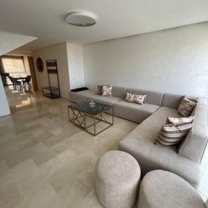 Taghazout Paradise - Duplex Confort - Vue mer piscine - Agadir的休息区