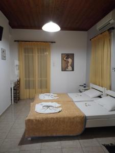 Postel nebo postele na pokoji v ubytování Alexandra Studios