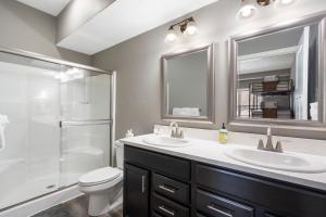 Ένα μπάνιο στο Billiards, Arcades, Peaceful Oasis, 400 of Daily Attraction Tickets! +53 φωτογραφίες