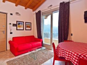 Et opholdsområde på Dante with spacious balcony and Lake view