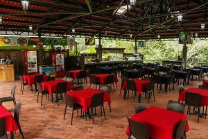 Restaurace v ubytování Tapirus Lodge and Reserve + 15 fotografií