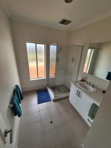 a bathroom with a shower and a sink at Turquoise Coast Lodge in Jurien Bay +13 photos