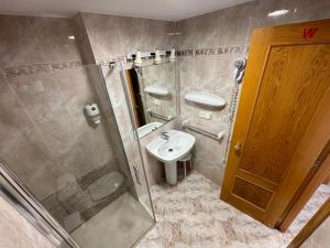Koupelna v ubytování Hostal Santa Clara