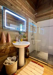 Gallery image of Les Chalets de Afaahiti - Fare Okeani in Afaahiti