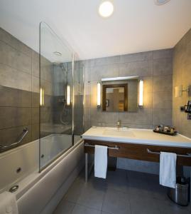 
a bathroom with a sink, mirror and bath tub at Midtown Hotel in Istanbul
