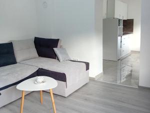 a living room with a couch and a table at Apartman Edwin Jajce in Jajce
