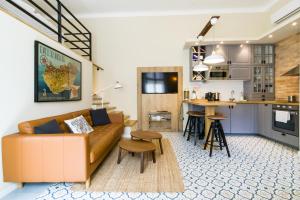 A kitchen or kitchenette at The Museum Living Budapest
