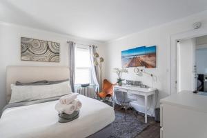 Ένα ή περισσότερα κρεβάτια σε δωμάτιο στο Modern 3BR Apartment Downtown HarborPt I-95 Train
