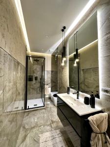 a bathroom with a sink and a shower at Falco Boutique Home - Jacuzzi In Camera in Naples