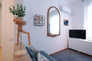 TV a/nebo společenská místnost v ubytování PrimoPiano - Promessi Sposi