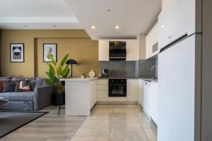 a kitchen and living room with a couch at Linkinn Luxury Residence & Spa in Esenyurt
