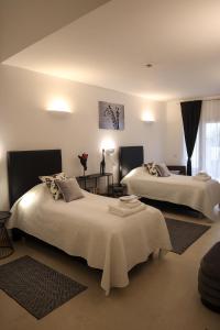 Posteľ alebo postele v izbe v ubytovaní The White Knight Premium Boutique Hotel