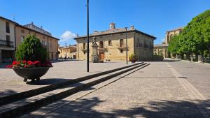 an empty street with a pot of flowers in front of a building at Apartamentos La Florida in Casalarreina