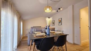 a dining room with a black table and chairs at Apartamentos La Florida in Casalarreina
