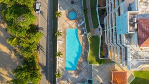 Kolam renang di atau dekat dengan Condo Beach Court