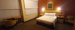A bed or beds in a room at HOTEL Javier Prado Inn
