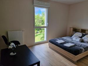 Gallery image of Appartement à Floirac avec 2 chambres, un parking privé, une terrasse, à 5 minutes en voiture de l'Arkéa Arena de Bordeaux in Floirac