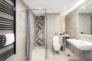 Koupelna v ubytování Cardamilia Suites