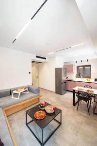 Kuchyň nebo kuchyňský kout v ubytování Cardamilia Suites