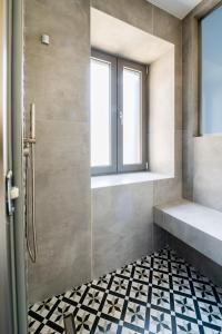 Koupelna v ubytování Cardamilia Suites + 31 fotografií