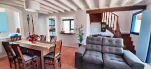 a living room with a dining room table and a couch at Casa Beira Rio in Paraty