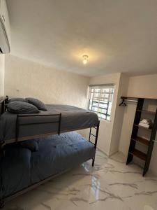 Ένα ή περισσότερα κρεβάτια σε δωμάτιο στο Departamento en aldea tulum 2BDR