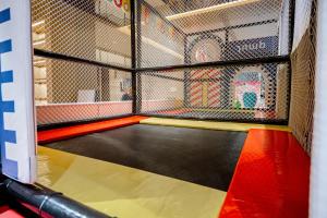 an inside view of an indoor trampoline at 苏州山塘街华贸姑苏里酒店公寓 in Suzhou