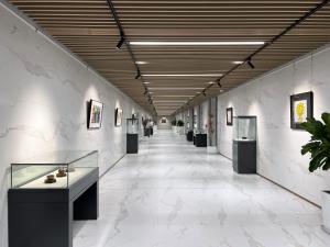 a hallway of a museum with a glass exhibit at 苏州山塘街华贸姑苏里酒店公寓 in Suzhou +37 photos