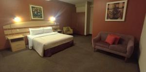 A bed or beds in a room at HOTEL Javier Prado Inn