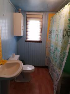Ένα μπάνιο στο Cabaña en Puerto Montt +12 φωτογραφίες