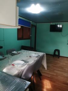 Μια τηλεόραση ή/και κέντρο ψυχαγωγίας στο Cabaña en Puerto Montt