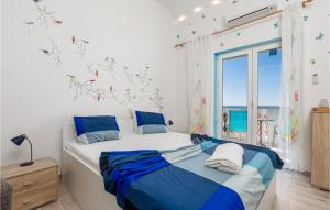 Posteľ alebo postele v izbe v ubytovaní Stunning Apartment In Stinica With Wifi