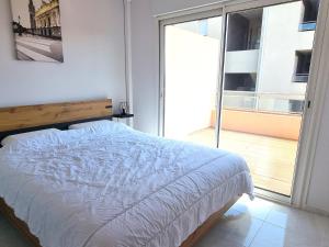Łóżko lub łóżka w pokoju w obiekcie T4 climatisé à 2 min de la plage, parking privé, terrasse, pour 6 pers - Banyuls-sur-Mer - FR-1-309-359