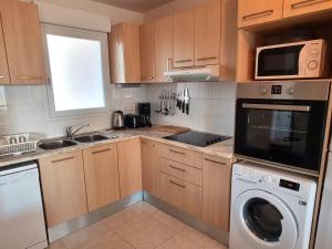 Kuchnia lub aneks kuchenny w obiekcie T4 climatisé à 2 min de la plage, parking privé, terrasse, pour 6 pers - Banyuls-sur-Mer - FR-1-309-359