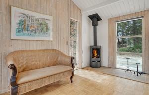 Posezení v ubytování Beautiful Home In Thisted With Wifi