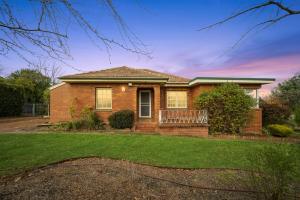 Gallery image of 3-Bed Family Haven with Garden & BBQ Area in Canberra