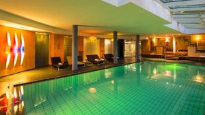 Bazén v ubytování Hotel St. Anton nebo v jeho okolí