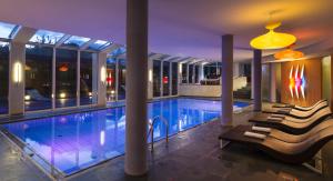 Bazén v ubytování Hotel St. Anton nebo v jeho okolí